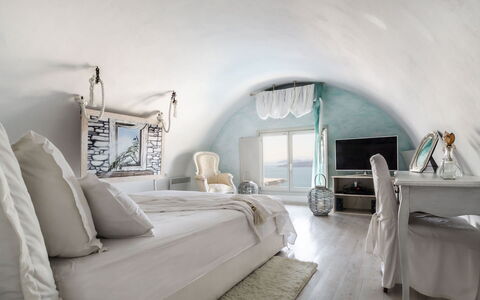 Villa Crystal: Mueble, Habitación, Cama, Lecho, Linos, Sábana, Almohada, Arrojar La Almohada, Departamento, Marco De La Cama