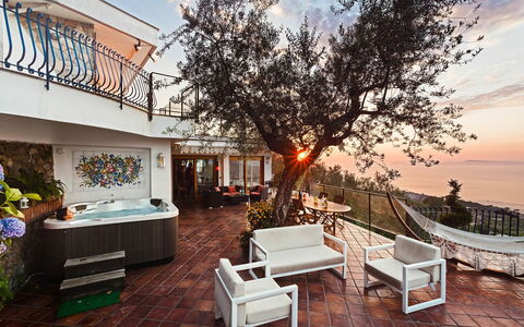 Villa Davide: Recurso, Piscina, Balcón, Eco Hotel, Silla, Villa, Inmuebles, Mueble Para Exteriores, Hotel, Hacienda