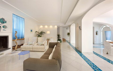 Villa delle Sirene: Piso, Diseño De Interiores, Suelo, Mueble, Techo, Sofá, Encendiendo, Habitación, Departamento, Sala