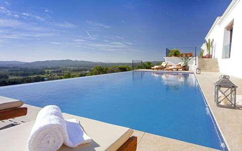 Villa Edward: Azul, Piscina, Recurso, Mueble Para Exteriores, Sunlounger, Eco Hotel, Thermae, Paraguas, Silla, Hotel