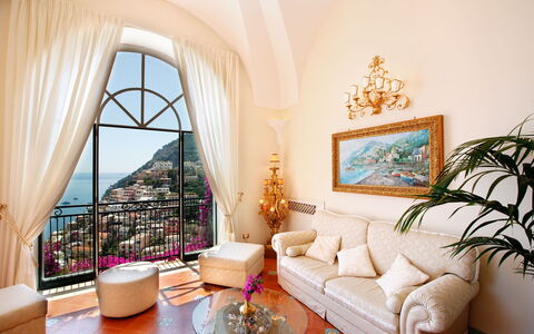 Villa Elyseum: Mueble, Diseño De Interiores, Sofá, Sala, Habitación, Silla, Planta De Casa, Maceta, Recurso