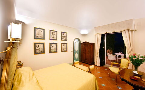 Villa Elyseum: Cama, Mueble, Diseño De Interiores, Habitación, Sábana, Lecho, Encendiendo, Habitación, Suelo, Linos