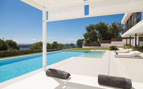 Villa Emily: Piscina, Recurso, Mueble Para Exteriores, Material Compuesto, Sombra, Ocio, Silla, Eco Hotel, Villa, Diseño