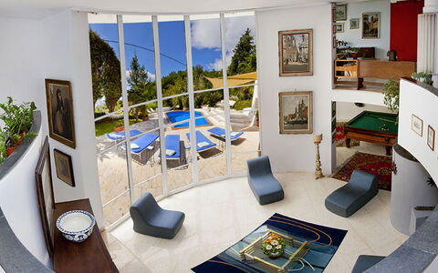 Villa Ettore: Mueble, Diseño De Interiores, Piso, Casa, Suelo, Departamento, Silla, Sala, Sofá, Habitación