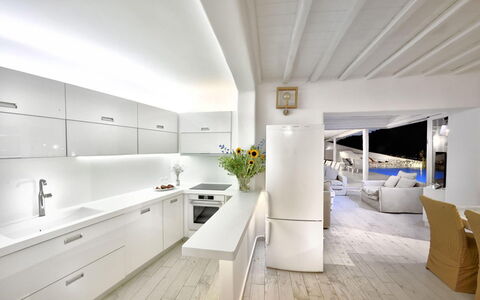 Villa Fabulous: Diseño De Interiores, Piso, Suelo, Mueble, Techo, Cocina, Casa, Departamento, Mostrador, Encendiendo