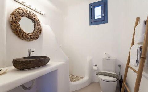 Villa Filìa: Arreglo De Tubería, Suelo, Baño, Material Natural, Diseño, Plomería, Grifo, Lavabo, Yeso, Baño