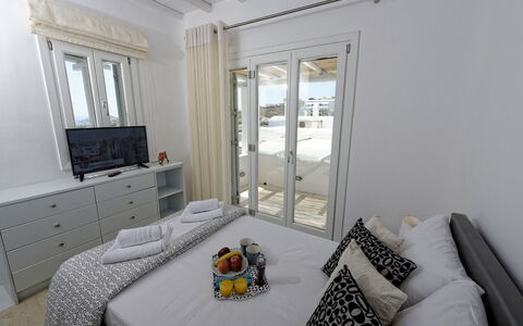 Villa Fos: Mueble, Diseño De Interiores, Suelo, Departamento, Habitación, Casa, Habitación, Techo, Cama, Lecho