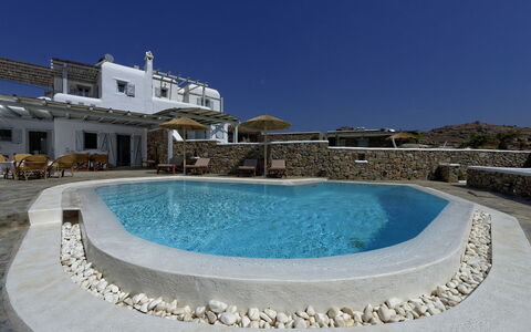 Villa Fos: Piscina, Mueble Para Exteriores, Recurso, Sombra, Villa, Ciudad De Vacaciones, Hotel