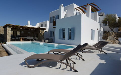 Villa Gazelia: Piscina, Recurso, Mueble Para Exteriores, Diseño, Villa, Sunlounger, Hotel, Balcón, Ático, Eco Hotel