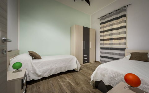 Villa Gea: Suelo, Piso, Diseño De Interiores, Madera, Mueble, Habitación, Techo, Habitación, Cama, Encendiendo