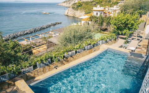Villa Heart: Agua, Cuerpo De Agua, Piscina, Recurso, Costeras Y Los Accidentes Geográficos Oceánico, Costa, Mar, Eco Hotel, Ciudad De Vacaciones, Apuntalar