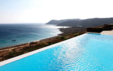 Villa Helios: Azul, Agua, Cuerpo De Agua, Mar, Costeras Y Los Accidentes Geográficos Oceánico, Costa, Oceano, Piscina, Recurso, Promontorio