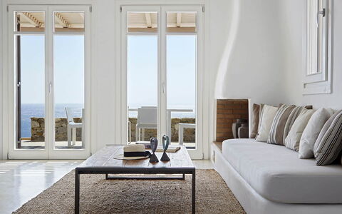 Villa Helios: Mueble, Piso, Suelo, Diseño De Interiores, Madera, Mesa, Sofá, Sala, Habitación, Silla