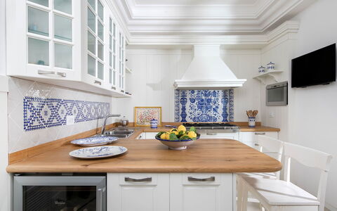 Villa Ieranto 6: Cocina, Diseño De Interiores, Mostrador, Gabinetes, Piso, Mueble, Casa, Suelo, Aparato De Cocina, Encendiendo