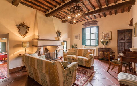 Villa Il Castagno: Pared, Mueble, Arquitectura, Casa, Silla, Sala, Pared De Piedra, Villa, Planta De Casa, Ladrillo