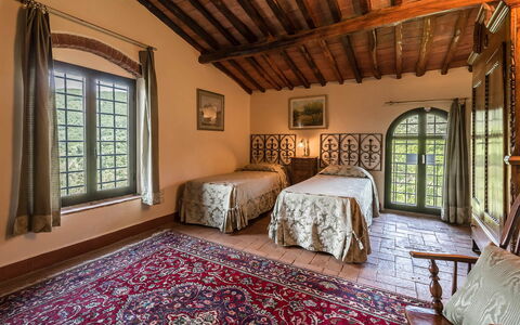 Villa Il Castagno: Pared, Mueble, Diseño De Interiores, Piso, Cama, Habitación, Suelo, Casa, Habitación, Techo