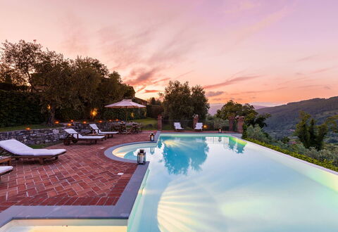 Villa Il Castagno: Piscina, Paisaje, Recurso, Oscuridad, Eco Hotel, Inmuebles, Hacienda, Noche, Villa, Casa De Campo