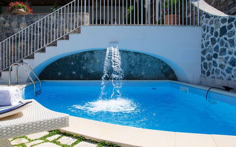Villa Il Sogno di Praiano: Azul, Piscina, Agua, Recurso, Ocio, Material Compuesto, Mueble Para Exteriores, Eco Hotel, Sombra, Fuente De Agua