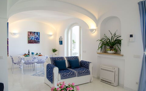 Villa Il Sogno di Praiano: Diseño De Interiores, Mueble, Piso, Suelo, Techo, Habitación, Departamento, Sala, Silla