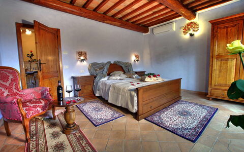 Villa Incanto: Mueble, Diseño De Interiores, Habitación, Piso, Madera, Cama, Suelo, Habitación, Sábana, Encendiendo