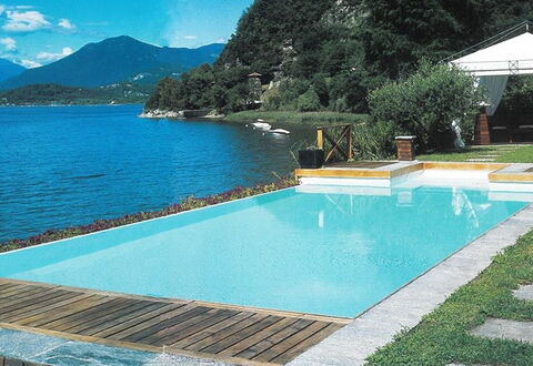 Villa Isa: Azul, Agua, Piscina, Recurso, Material Compuesto, Ocio, Eco Hotel, Sombra, Fuente De Agua, Mueble Para Exteriores