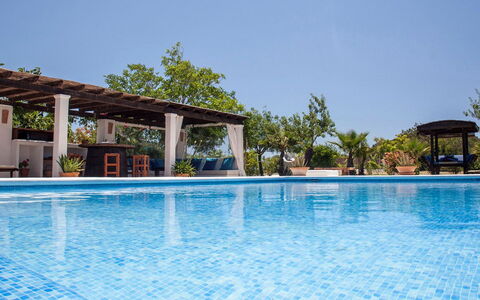 Villa Jardin: Piscina, Azul, Mueble Para Exteriores, Mueble, Recurso, Sombra, Ocio, Eco Hotel, Silla, Material Compuesto