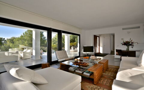 Villa Joya: Mueble, Diseño De Interiores, Piso, Suelo, Sofá, Sala, Madera, Mesa, Techo, Casa