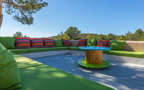 Villa Luanda: Mueble, Mueble Para Exteriores, Jardín, Mesa Al Aire Libre, Sofá, Césped, Diseño, Sombra, Patio Interior