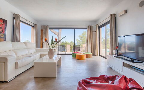 Villa Luanda: Mueble, Suelo, Sofá, Departamento, Silla, Sala, Recurso, Sombra, Madera Dura