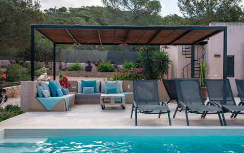 Villa Luanda: Mueble, Mueble Para Exteriores, Piscina, Silla, Recurso, Mesa Al Aire Libre, Mesa, Sombra, Material Compuesto, Patio