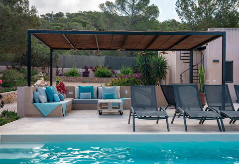 Villa Luanda: Mueble, Mueble Para Exteriores, Piscina, Silla, Recurso, Mesa Al Aire Libre, Mesa, Sombra, Material Compuesto, Patio