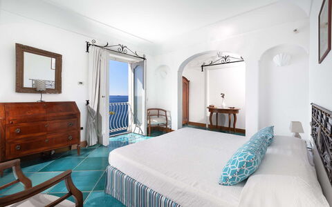 Villa Magnolia: Azul, Mueble, Piso, Suelo, Diseño De Interiores, Habitación, Mar, Cama, Departamento, Habitación