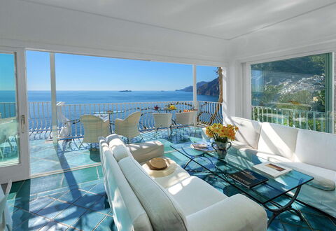 Villa Magnolia: Mueble, Recurso, Silla, Mesa, Diseño De Interiores, Mar, Departamento, Cocina Y Comedor Mesa, Hotel, Eco Hotel