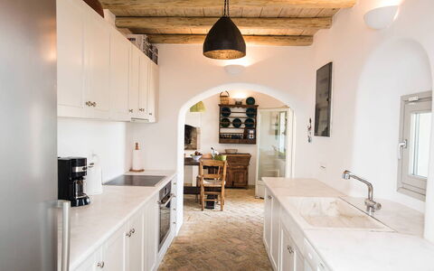 Villa Oasis: Diseño De Interiores, Pared, Piso, Mueble, Mostrador, Techo, Gabinetes, Cocina, Suelo, Encendiendo