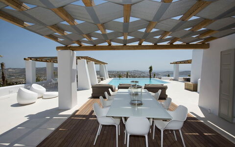 Villa Opallia: Diseño De Interiores, Piso, Suelo, Mueble, Techo, Silla, Departamento, Sombra, Sala, Villa
