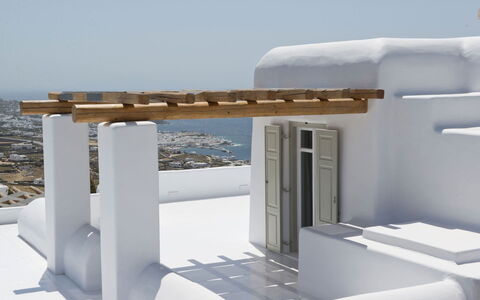 Villa Opallia: Columna, Diseño, Pérgola, Balcón, Escalera