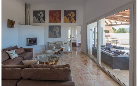 Villa Orion: Piso, Suelo, Diseño De Interiores, Techo, Mueble, Casa, Sofá, Suelos De Madera, Sala, Habitación