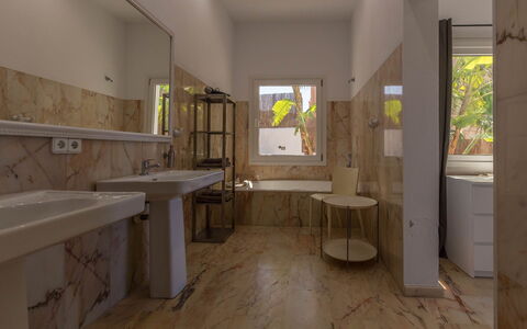 Villa Orion: Piso, Suelo, Arreglo De Tubería, Loseta, Baño, Lavabo, Plomería, Planta De Casa, Baño