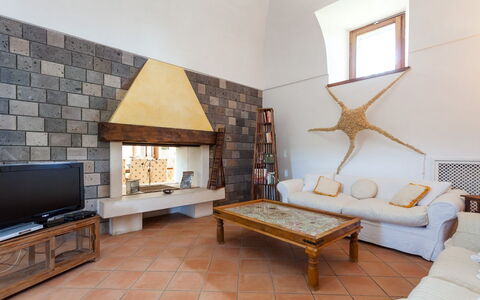 Villa Polluce: Piso, Suelo, Diseño De Interiores, Mueble, Techo, Habitación, Loseta, Sala, Material Natural, Pared De Piedra