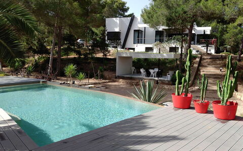 Villa Roja: Piscina, Recurso, Mueble Para Exteriores, Sombra, Eco Hotel, Sunlounger, Paisajismo, Patio Interior, Jardín