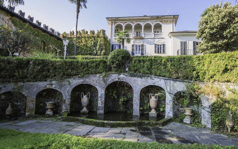 Villa Romantica: Arbusto, Jardín, Cobertura, Hacienda, Inmuebles, Mansión, Paisajismo, Patio, Yarda, Césped
