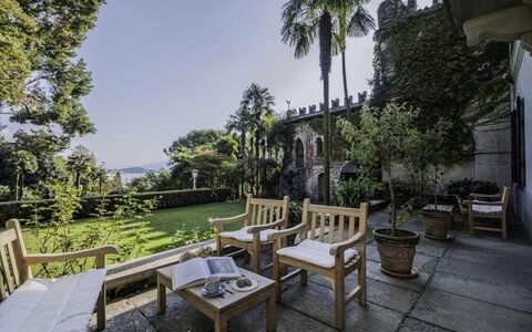 Villa Romantica: Jardín, Inmuebles, Paisajismo, Hacienda, Patio, Villa, Mansión, Balcón