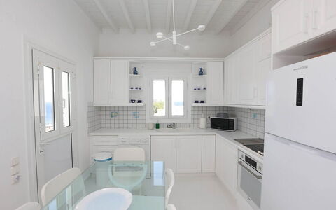 Villa Rose 1: Cocina, Mueble, Piso, Diseño De Interiores, Mostrador, Suelo, Electrodoméstico, Techo, Aparato De Cocina, Gabinetes