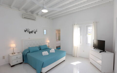 Villa Rose 1: Mueble, Diseño De Interiores, Piso, Suelo, Techo, Habitación, Habitación, Departamento, Cama, Casa
