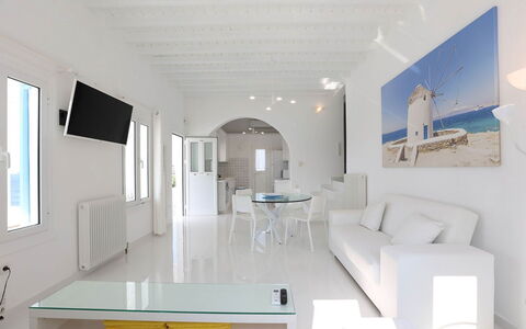 Villa Rose 2: Mueble, Piso, Suelo, Casa, Departamento, Silla, Sala, Sofá, Hotel