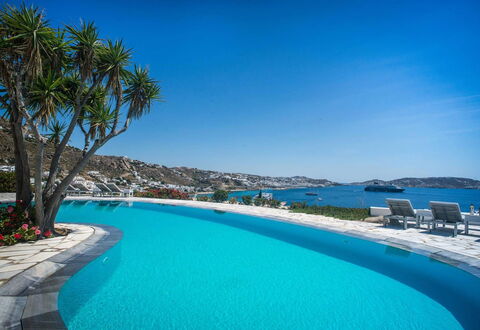 Villa Rose 2: Azul, Agua, Cuerpo De Agua, Piscina, Recurso, Costeras Y Los Accidentes Geográficos Oceánico, Costa, Mar, Mueble Para Exteriores, Ocio