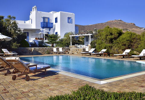 Villa Sesilia: Azul, Piscina, Recurso, Mueble, Silla, Mueble Para Exteriores, Eco Hotel, Cocina Y Comedor Mesa, Villa, Inmuebles