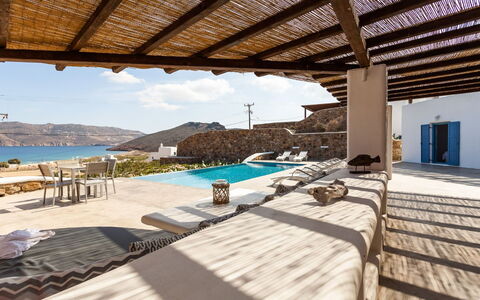 Villa Smaràgdi: Piscina, Recurso, Eco Hotel, Costa, Sombra, Ciudad De Vacaciones, Silla, Bahía, Hotel, Villa