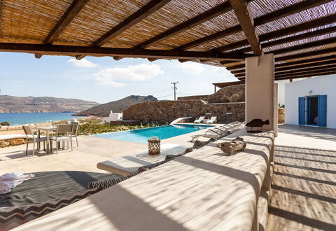 Villa Smaràgdi: Piscina, Recurso, Eco Hotel, Costa, Sombra, Ciudad De Vacaciones, Silla, Bahía, Hotel, Villa