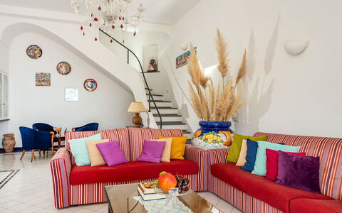 Villa Sole di Amalfi: Mueble, Diseño De Interiores, Sofá, Habitación, Piso, Sala, Textil, Casa, Suelo, Departamento